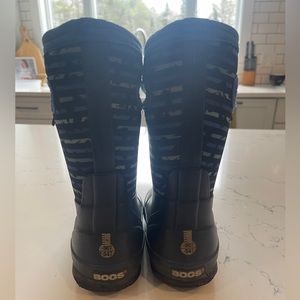 Blue kids Bogs size 10